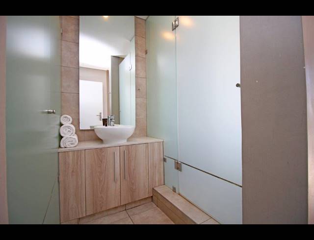 3 BEDROOM APARTMENT TO LET IN ROSEBANK